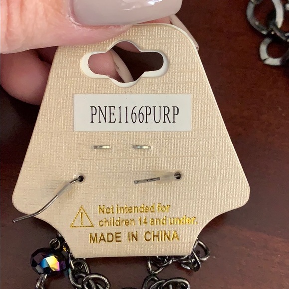 Beautiful long necklace and earring set - Picture 4 of 4